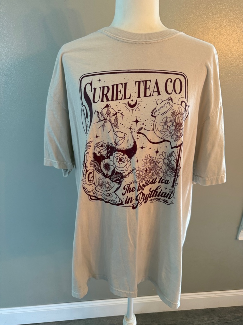 Suriel Tea Co Bookish Tee in Light Beige